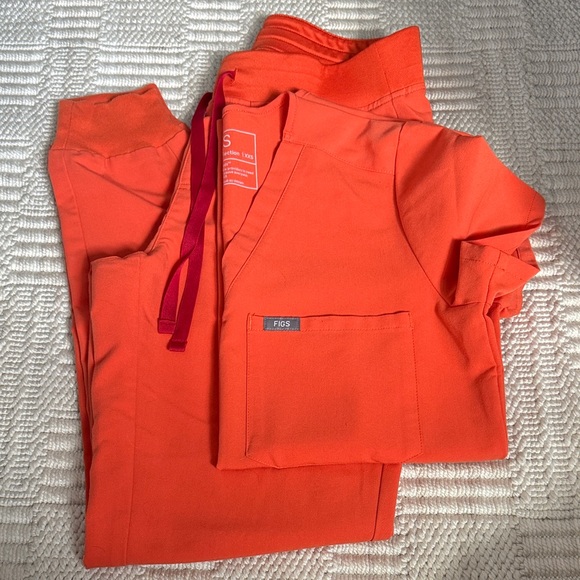 Figs Other - FIGS Scrub Set in Bright Orange